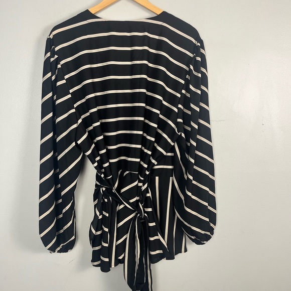 LOFT Women’s plus Stripped Peplum Wrap Blouse size 24 - Picture 6 of 6
